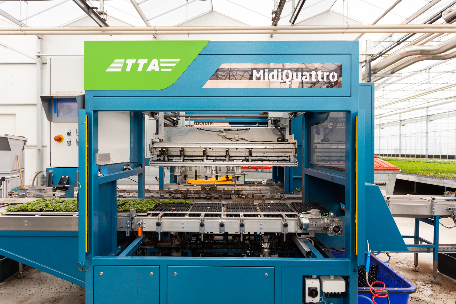 Vue de profil de la MidiQuatro, la machine à repiquer.